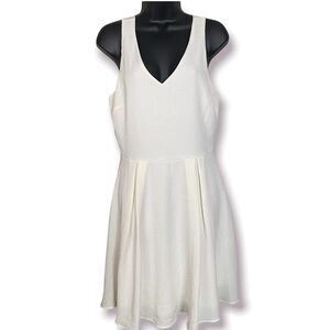 𝅺Everly V Neck Ivory Flowy Midi Dress